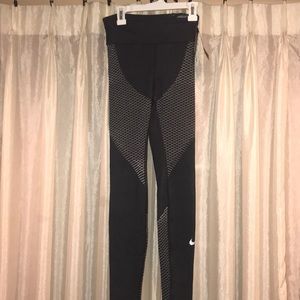 Nike Zonal strength running tight